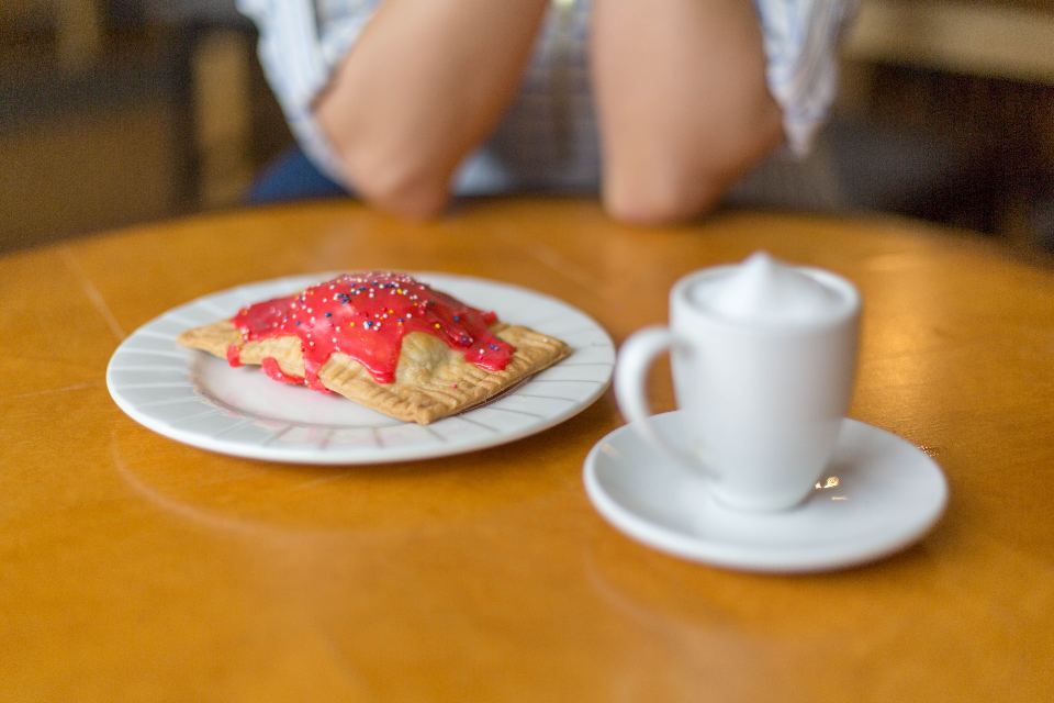 焼き菓子とカプチーノ